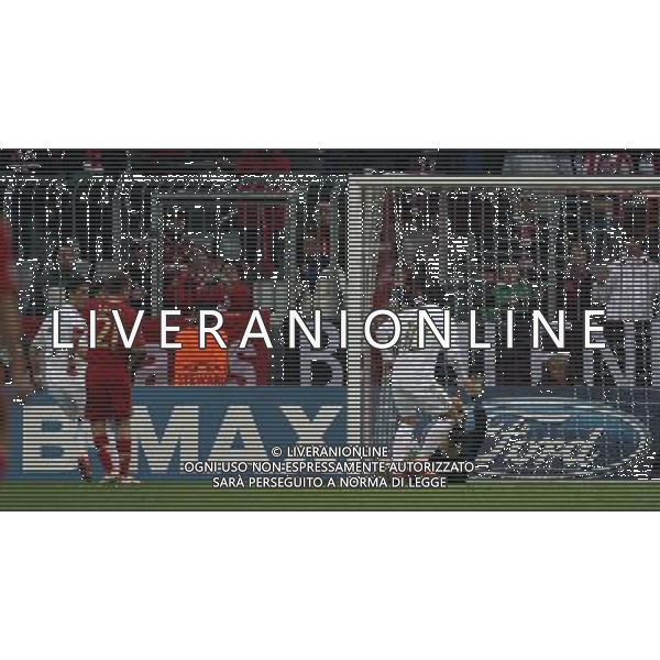 firo Fu§ball,Fussball, 17.04.2012 Uefa Champions League Saison 2011/2012 Halbfinale, Hinspiel, Champions League, CL, FC Bayern MŸnchen, Muenchen, FCB - Real Madrid, 2 : 1, Tor zum Ausgleich, Mesut …zil, Oezil, Real Madrid, $worldrightsEs gelten unsere AGB, einsehbar auf www.firosportphoto.de copyright by firo sportphoto: Coesfelder Str.207 48249 DŸlmen www.firosportphoto.de mail@firosportphoto.de (V o l k s b a n k B o c h u m - W i t t e n ) BLZ.: 430 601 29 Kt. Nr.: 341 117 100 Tel:Ê 02594 - 9916004 Fax:Ê02594 - 9916005 FC Bayern Monaco - Real Madrid CHAMPIONS LEAGUE ©AGENZIA ALDO LIVERANI SAS - ITALY ONLY -