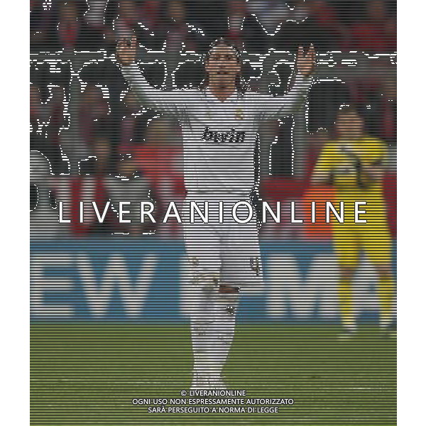 firo Fu§ball,Fussball, 17.04.2012 Uefa Champions League Saison 2011/2012 Halbfinale, Hinspiel, Champions League, CL, FC Bayern MŸnchen, Muenchen, FCB - Real Madrid, 2 : 1, ganze Figur, Gestik, EnttŠuschung, Enttaeuschung, Gestik, Sergio Ramos, Real Madrid, $worldrightsEs gelten unsere AGB, einsehbar auf www.firosportphoto.de copyright by firo sportphoto: Coesfelder Str.207 48249 DŸlmen www.firosportphoto.de mail@firosportphoto.de (V o l k s b a n k B o c h u m - W i t t e n ) BLZ.: 430 601 29 Kt. Nr.: 341 117 100 Tel:Ê 02594 - 9916004 Fax:Ê02594 - 9916005 FC Bayern Monaco - Real Madrid CHAMPIONS LEAGUE ©AGENZIA ALDO LIVERANI SAS - ITALY ONLY -