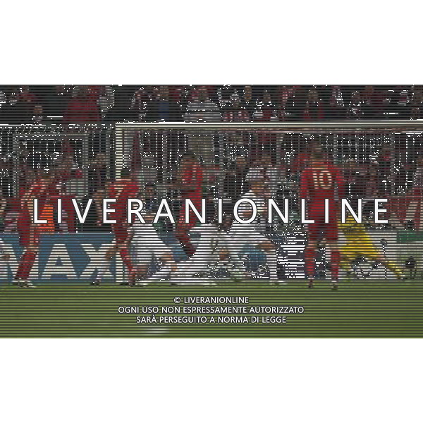 firo Fu§ball,Fussball, 17.04.2012 Uefa Champions League Saison 2011/2012 Halbfinale, Hinspiel, Champions League, CL, FC Bayern MŸnchen, Muenchen, FCB - Real Madrid, 2 : 1, tor zum 1 zu 0, Franck Ribery, Bayern, $worldrightsEs gelten unsere AGB, einsehbar auf www.firosportphoto.de copyright by firo sportphoto: Coesfelder Str.207 48249 DŸlmen www.firosportphoto.de mail@firosportphoto.de (V o l k s b a n k B o c h u m - W i t t e n ) BLZ.: 430 601 29 Kt. Nr.: 341 117 100 Tel:Ê 02594 - 9916004 Fax:Ê02594 - 9916005 FC Bayern Monaco - Real Madrid CHAMPIONS LEAGUE ©AGENZIA ALDO LIVERANI SAS - ITALY ONLY -