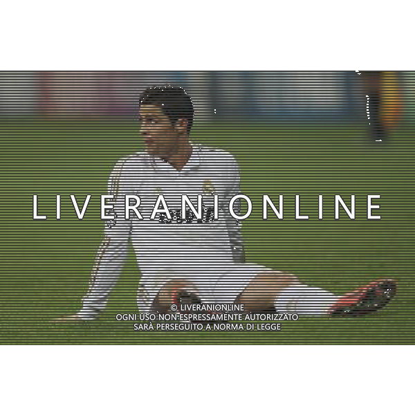 firo Fu§ball,Fussball, 17.04.2012 Uefa Champions League Saison 2011/2012 Halbfinale, Hinspiel, Champions League, CL, FC Bayern MŸnchen, Muenchen, FCB - Real Madrid, 2 : 1, ganze Figur, EnttŠuschung, Enttaeuschung, Gestik, Christiano Ronaldo, Real Madrid, $worldrightsEs gelten unsere AGB, einsehbar auf www.firosportphoto.de copyright by firo sportphoto: Coesfelder Str.207 48249 DŸlmen www.firosportphoto.de mail@firosportphoto.de (V o l k s b a n k B o c h u m - W i t t e n ) BLZ.: 430 601 29 Kt. Nr.: 341 117 100 Tel:Ê 02594 - 9916004 Fax:Ê02594 - 9916005 FC Bayern Monaco - Real Madrid CHAMPIONS LEAGUE ©AGENZIA ALDO LIVERANI SAS - ITALY ONLY -