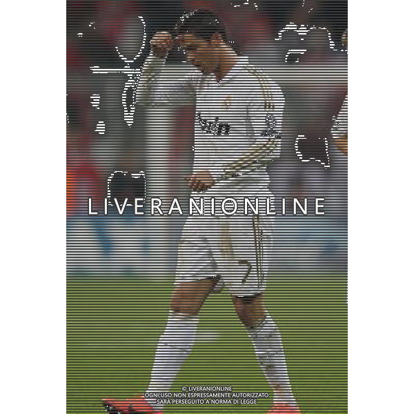 firo Fu§ball,Fussball, 17.04.2012 Uefa Champions League Saison 2011/2012 Halbfinale, Hinspiel, Champions League, CL, FC Bayern MŸnchen, Muenchen, FCB - Real Madrid, 2 : 1, ganze Figur, Gestik, EnttŠuschung, Enttaeuschung, Gestik, Christiano Ronaldo, Real Madrid, $worldrightsEs gelten unsere AGB, einsehbar auf www.firosportphoto.de copyright by firo sportphoto: Coesfelder Str.207 48249 DŸlmen www.firosportphoto.de mail@firosportphoto.de (V o l k s b a n k B o c h u m - W i t t e n ) BLZ.: 430 601 29 Kt. Nr.: 341 117 100 Tel:Ê 02594 - 9916004 Fax:Ê02594 - 9916005 FC Bayern Monaco - Real Madrid CHAMPIONS LEAGUE ©AGENZIA ALDO LIVERANI SAS - ITALY ONLY -