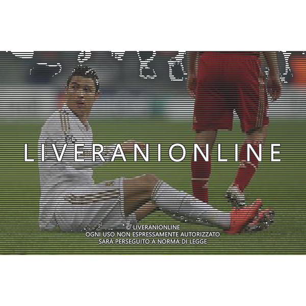 firo Fu§ball,Fussball, 17.04.2012 Uefa Champions League Saison 2011/2012 Halbfinale, Hinspiel, Champions League, CL, FC Bayern MŸnchen, Muenchen, FCB - Real Madrid, 2 : 1, halbe Figur, EnttŠuschung, Enttaeuschung, Gestik, Christiano Ronaldo, Real Madrid, $worldrightsEs gelten unsere AGB, einsehbar auf www.firosportphoto.de copyright by firo sportphoto: Coesfelder Str.207 48249 DŸlmen www.firosportphoto.de mail@firosportphoto.de (V o l k s b a n k B o c h u m - W i t t e n ) BLZ.: 430 601 29 Kt. Nr.: 341 117 100 Tel:Ê 02594 - 9916004 Fax:Ê02594 - 9916005 FC Bayern Monaco - Real Madrid CHAMPIONS LEAGUE ©AGENZIA ALDO LIVERANI SAS - ITALY ONLY -