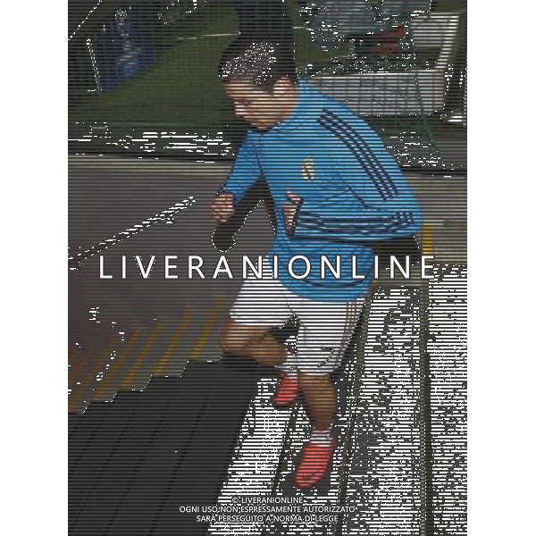 firo Fu§ball,Fussball, 17.04.2012 Uefa Champions League Saison 2011/2012 Halbfinale, Hinspiel, Champions League, CL, FC Bayern MŸnchen, Muenchen, FCB - Real Madrid, 2 : 1, ganze Figur, Christiano Ronaldo, Real Madrid, geht in die Kabine, $worldrightsEs gelten unsere AGB, einsehbar auf www.firosportphoto.de copyright by firo sportphoto: Coesfelder Str.207 48249 DŸlmen www.firosportphoto.de mail@firosportphoto.de (V o l k s b a n k B o c h u m - W i t t e n ) BLZ.: 430 601 29 Kt. Nr.: 341 117 100 Tel:Ê 02594 - 9916004 Fax:Ê02594 - 9916005 FC Bayern Monaco - Real Madrid CHAMPIONS LEAGUE ©AGENZIA ALDO LIVERANI SAS - ITALY ONLY -