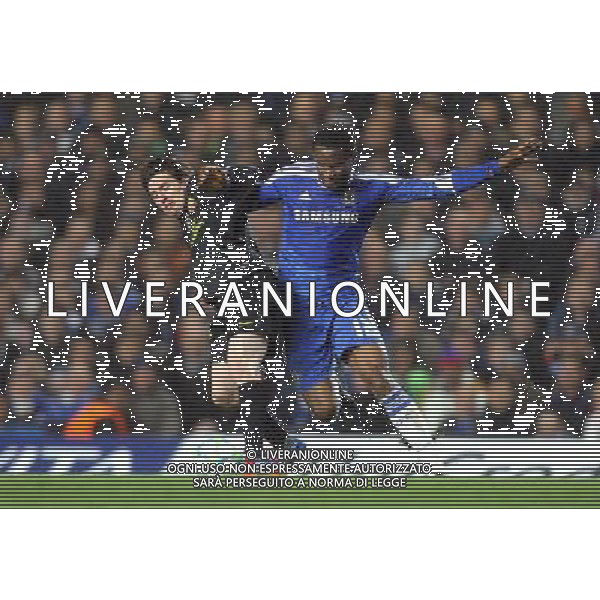 Barcelona\'s Lionel Messi battles with Chelsea\'s Mikel John Obi Football - UEFA Champions League Semi-Final First Leg - Chelsea v Barcelona - Wednesday 18th April 2012 - Stamford Bridge - London © CameraSport - 43 Linden Ave. Countesthorpe. Leicester. England. LE8 5PG - Tel: +44 (0) 116 277 4147 - admin@camerasport.com - www.camerasport.com USE EDITORIAL ONLY - AG ALDO LIVERANI SAS - ITALY ONLY -
