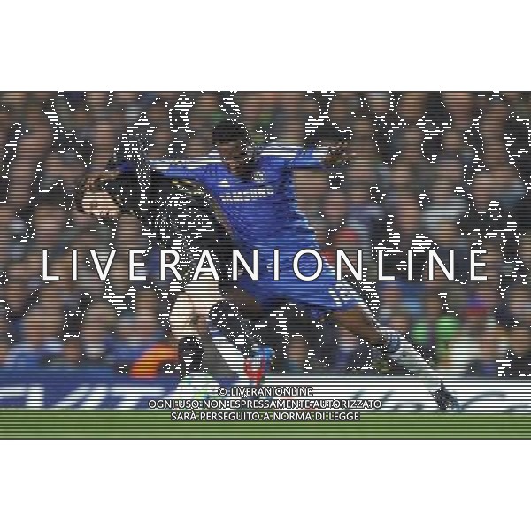 Barcelona\'s Lionel Messi battles with Chelsea\'s Mikel John Obi Football - UEFA Champions League Semi-Final First Leg - Chelsea v Barcelona - Wednesday 18th April 2012 - Stamford Bridge - London © CameraSport - 43 Linden Ave. Countesthorpe. Leicester. England. LE8 5PG - Tel: +44 (0) 116 277 4147 - admin@camerasport.com - www.camerasport.com USE EDITORIAL ONLY - AG ALDO LIVERANI SAS - ITALY ONLY -