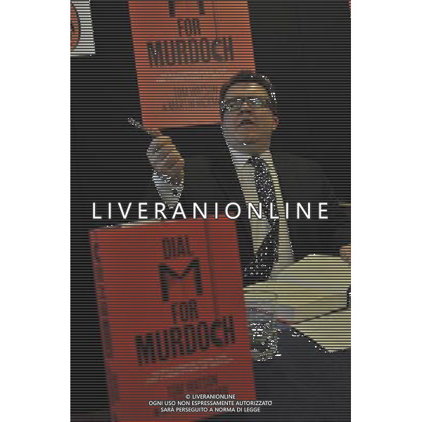 Labour MP Tom Watson and Journalist Martin Hickman give a Press Briefing about the launch of their book Dial M for Murdock. Central Hall, Westminster London Tom Watson MP ©photoshot/AGENZIA ALDO LIVERANI SAS - ITALY ONLY - Il deputato laburista Tom Watson e il giornalista Martin Hickman durante una conferenza stampa per il lancio del loro libro Dial M per Murdock. Central Hall, Westminster a Londra
