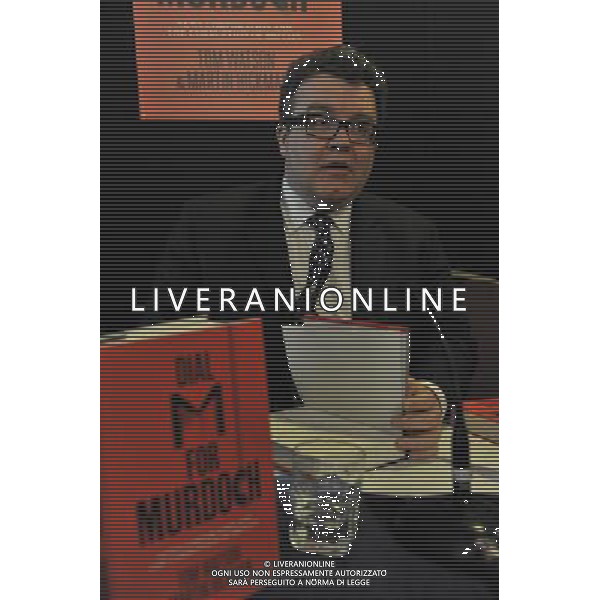 Labour MP Tom Watson and Journalist Martin Hickman give a Press Briefing about the launch of their book Dial M for Murdock. Central Hall, Westminster London Tom Watson MP ©photoshot/AGENZIA ALDO LIVERANI SAS - ITALY ONLY - Il deputato laburista Tom Watson e il giornalista Martin Hickman durante una conferenza stampa per il lancio del loro libro Dial M per Murdock. Central Hall, Westminster a Londra