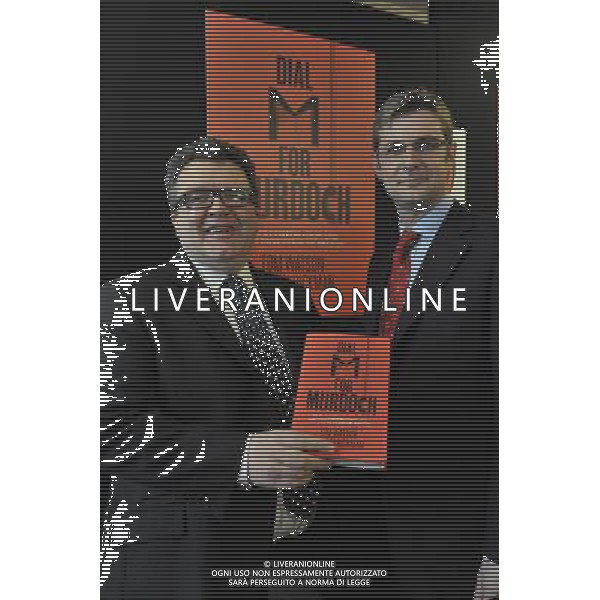 Labour MP Tom Watson and Journalist Martin Hickman give a Press Briefing about the launch of their book Dial M for Murdock. Central Hall, Westminster London Martin Hickman and Tom Watson MP ©photoshot/AGENZIA ALDO LIVERANI SAS - ITALY ONLY - Il deputato laburista Tom Watson e il giornalista Martin Hickman durante una conferenza stampa per il lancio del loro libro Dial M per Murdock. Central Hall, Westminster a Londra