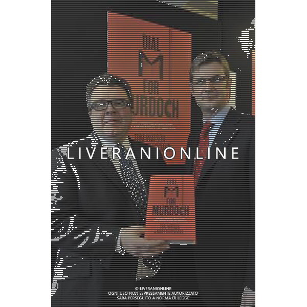 Labour MP Tom Watson and Journalist Martin Hickman give a Press Briefing about the launch of their book Dial M for Murdock. Central Hall, Westminster London Martin Hickman and Tom Watson MP ©photoshot/AGENZIA ALDO LIVERANI SAS - ITALY ONLY - Il deputato laburista Tom Watson e il giornalista Martin Hickman durante una conferenza stampa per il lancio del loro libro Dial M per Murdock. Central Hall, Westminster a Londra