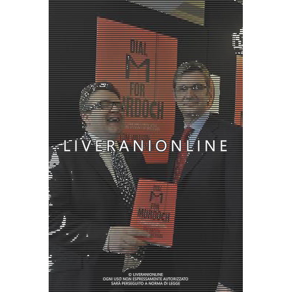 Labour MP Tom Watson and Journalist Martin Hickman give a Press Briefing about the launch of their book Dial M for Murdock. Central Hall, Westminster London Martin Hickman and Tom Watson MP ©photoshot/AGENZIA ALDO LIVERANI SAS - ITALY ONLY - Il deputato laburista Tom Watson e il giornalista Martin Hickman durante una conferenza stampa per il lancio del loro libro Dial M per Murdock. Central Hall, Westminster a Londra