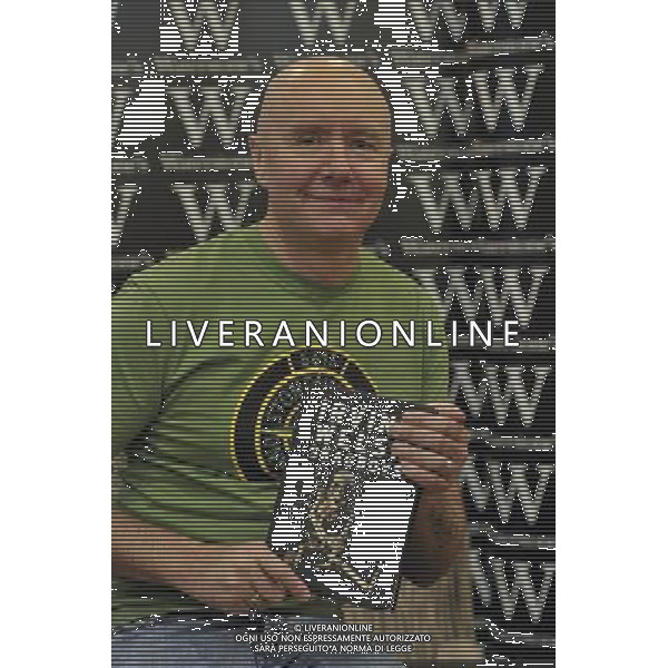 Author Irvine Welsh signs copies of his latest title, Skagboys, a prequel to bestseller Trainspotting. Waterstones, Leadenhall Market, London AG ALDO LIVERANI S A S ONLY ITALY