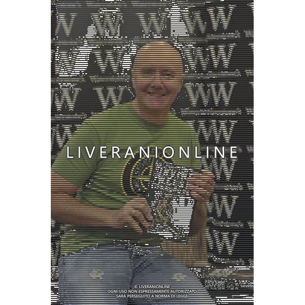 Author Irvine Welsh signs copies of his latest title, Skagboys, a prequel to bestseller Trainspotting. Waterstones, Leadenhall Market, London AG ALDO LIVERANI S A S ONLY ITALY