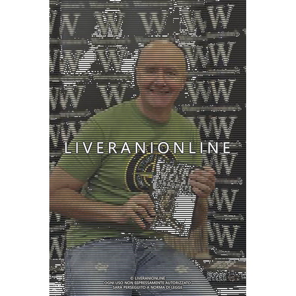 Author Irvine Welsh signs copies of his latest title, Skagboys, a prequel to bestseller Trainspotting. Waterstones, Leadenhall Market, London AG ALDO LIVERANI S A S ONLY ITALY