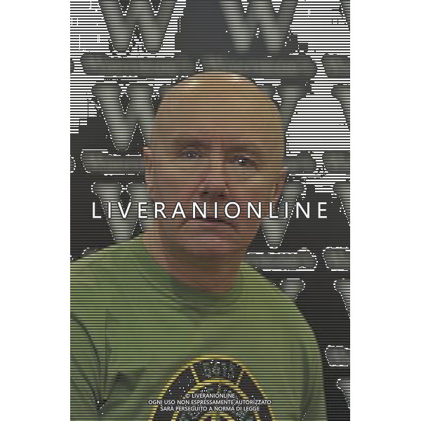 Author Irvine Welsh signs copies of his latest title, Skagboys, a prequel to bestseller Trainspotting. Waterstones, Leadenhall Market, London AG ALDO LIVERANI S A S ONLY ITALY