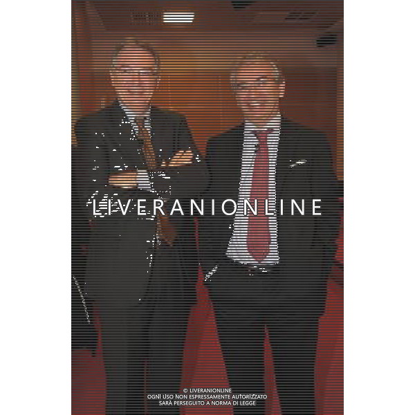 MILANO 23/4/2012 UNICREDIT, VIA TOMMASO GROSSI RICERCA DELLA UNICREDIT FOUNDATION SUL VALORE ECONOMICO DEL TERZO SETTORE IN ITALIA 2012 NELLA FOTO MAURIZIO CARRARA E ROBERTO NICASTRO FOTO ROMANO/AG ALDO LIVERANI