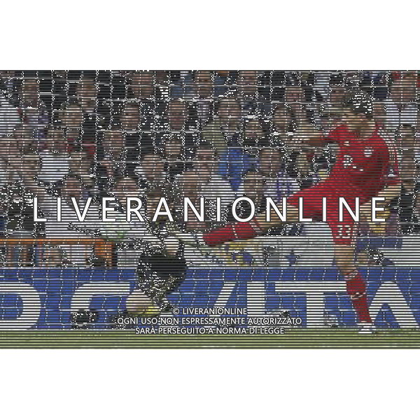 Real Madrid\'s Iker Casillas and Bayern Munich\'sMario Gomez during Champions League match on april 25th 2012. Photo: Cesar Cebolla / ALFAQUI