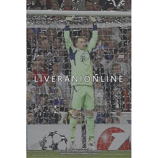 Bayern Munchen\'s Manuel Neuer during Champions League match on april 25th 2012. Photo: Cesar Cebolla / ALFAQUI /AGENZIA ALDO LIVERANI SAS - ITALY ONLY -