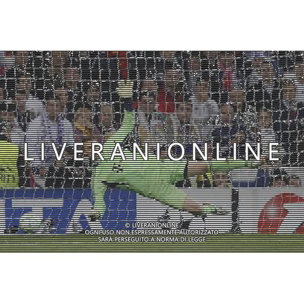 Bayern Munchen\'s Manuel Neuer during Champions League match on april 25th 2012. Photo: Cesar Cebolla / ALFAQUI /AGENZIA ALDO LIVERANI SAS - ITALY ONLY -