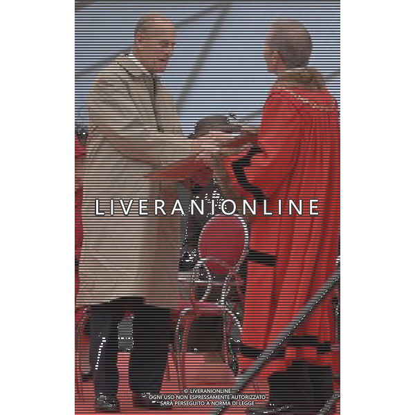 Her Majesty The Queen, accompanied by His Royal Highness The Duke of Edinburgh, visit the Royal Borough of Greenwich and walk around the Cutty Sark. 25-04-2-12 ©photoshot/AGENZIA ALDO LIVERANI SAS - ITALY ONLY - REALI INGLESI: Sua Maesta\' la Regina Elisabetta II d\'inghilterra in visita al Museo Nazionale della Marina