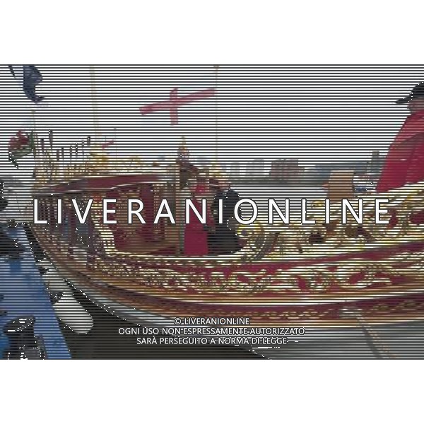 From Jamie Wiseman 25.4.12 Her Majesty the Queen visits the Gloriana, the new royal barge for the first time, at Greenland Pier in East London. See Story. NPA Rota Pictures ©photoshot/AGENZIA ALDO LIVERANI SAS - ITALY ONLY - REALI INGLESI: Sua Maesta\' la Regina Elisabetta II d\'inghilterra in visita al Museo Nazionale della Marina