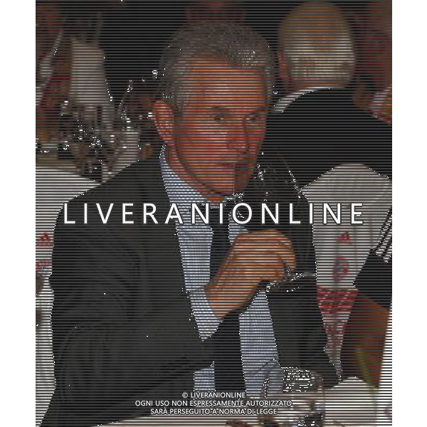 firo : FuÃŸball,Fussball, Champions League Halbfinale 25.04.2012 Saison 2011/2012 Real Madrid FCB FC Bayern MÃ¼nchen Muenchen Bankett Bayern MÃ¼nchen Muenchen Trainer Jupp Heynckes, trinkt $worldrightsEs gelten unsere AGB, einsehbar auf www.firosportphoto.de copyright by firo sportphoto: Coesfelder StraÃŸe 207Â  48249 DÃ¼lmen (Duelmen) www.firosportphoto.de mail@firosportphoto.de (V o l k s b a n k B o c h u m - W i t t e n ) BLZ.: 430 601 29 Kt. Nr.: 341 117 100 Tel:Â  02594 - 9916004 Fax:Â  02594 - 9916005 /AG ALDO LIVERANI - ITALY ONLY -