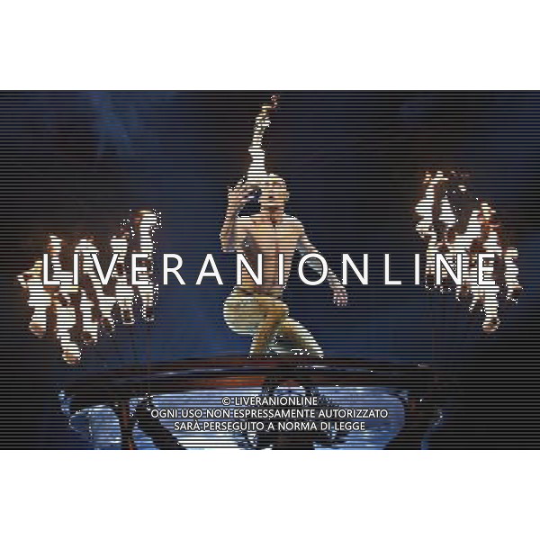 (120426) -- MONTREAL (CANADA), April 26, 2012 () -- Cirque du Soleil\'s performer attends its latest production Amaluna in Montreal, Canada, on April 24, 2012. After several months\' rehearsal, Canada\'s Cirque du Soleil started its tour of its latest Amaluna, adapted from Greek myth and Shakespeare\'s works, in Montreal, Toronto and Vancouver. (/Andrew Soong) (lr) ©photoshot/AGENZIA ALDO LIVERANI SAS - ITALY ONLY - Gli artisti del Cirque du Soleil ha iniziato la sua tournee del suo ultimo spettacolo Amaluna, tratto dal mito greco e le opere di Shakespeare, a Montreal, Toronto e Vancouver (CANADA), 26 aprile 2012