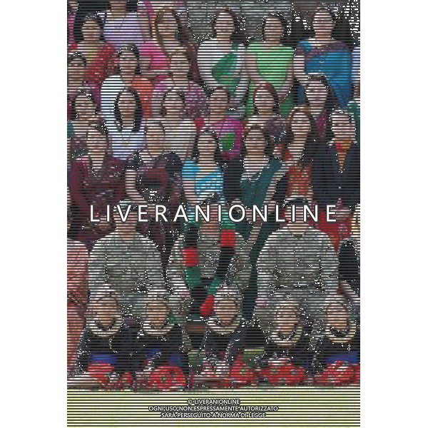 The Prince of Wales, poses for an official photograph with servicemen and their wives during a visit to The First Battalion The Royal Gurkha Rifles at Sir John Moore Barracks, in Folkestone, Kent. ©photoshot/AGENZIA ALDO LIVERANI SAS - ITALY ONLY - REALI INGLESI: Carlo d\'inghilterra, Principe di Galles, durante una visita al primo battaglione The Rifles Gurkha Reali della caserma Sir John Moore, in Folkestone nel Kent. 