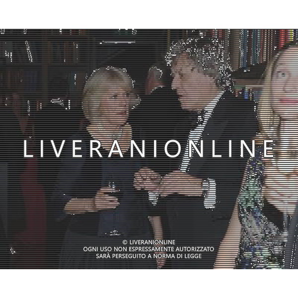01/05/12 Camilla, The Duchess of Cornwall at The London Library Life in Literature Awards 2012 in London ©photoshot/AGENZIA ALDO LIVERANI SAS - ITALY ONLY - REALI INGLESI: Camilla Duchessa di Cornovaglia alla London Library Life in Literature Awards 2012 a Londra