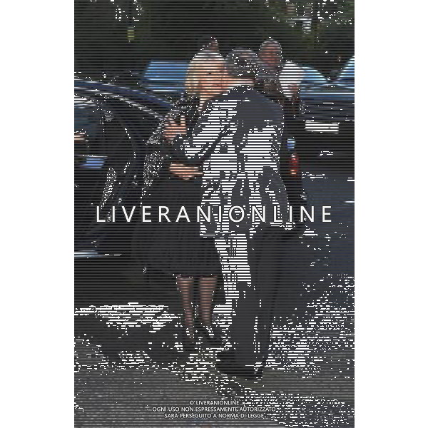 01/05/12 Camilla, The Duchess of Cornwall at The London Library Life in Literature Awards 2012 in London ©photoshot/AGENZIA ALDO LIVERANI SAS - ITALY ONLY - REALI INGLESI: Camilla Duchessa di Cornovaglia alla London Library Life in Literature Awards 2012 a Londra
