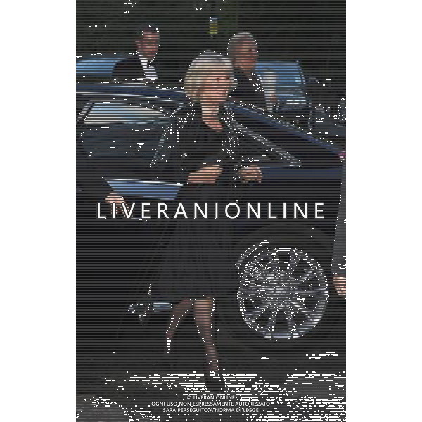 01/05/12 Camilla, The Duchess of Cornwall at The London Library Life in Literature Awards 2012 in London ©photoshot/AGENZIA ALDO LIVERANI SAS - ITALY ONLY - REALI INGLESI: Camilla Duchessa di Cornovaglia alla London Library Life in Literature Awards 2012 a Londra