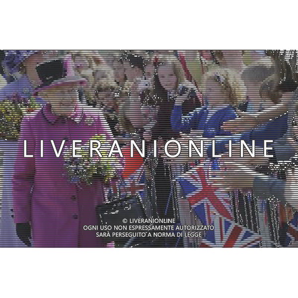The Queen and the Duke of Edinburgh in Salisbury as part of the monarch\'s Diamond Jubilee Tour of the UK. The couple travelled to Sherborne in Dorset Tuesday morning before arriving in the Wiltshire city on the Royal Train. ; HM the Queen arriving in Salisbury. ©photoshot/AGENZIA ALDO LIVERANI SAS - ITALY ONLY - REALI INGLESI: La Regina Elisabetta II d\'inghilterra e il Duca di Edimburgo a Salisbury durante il loro viaggio nel Regno Unito
