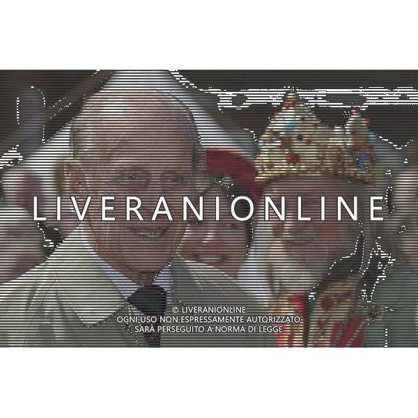The Queen and the Duke of Edinburgh in Salisbury as part of the monarch\'s Diamond Jubilee Tour of the UK. The couple travelled to Sherborne in Dorset Tuesday morning before arriving in the Wiltshire city on the Royal Train. ; Duke of Edinburgh in Salisbury ©photoshot/AGENZIA ALDO LIVERANI SAS - ITALY ONLY - REALI INGLESI: La Regina Elisabetta II d\'inghilterra e il Duca di Edimburgo a Salisbury durante il loro viaggio nel Regno Unito