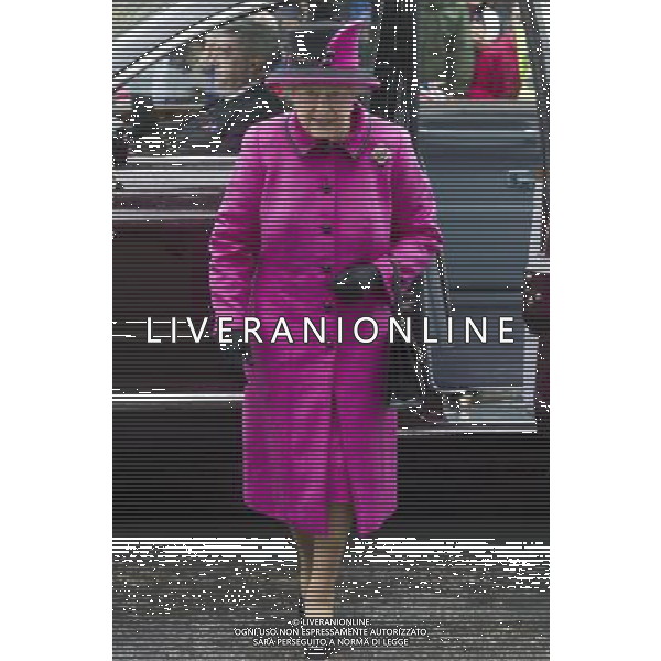 The Queen and The Duke of Edinburgh will visi Sherborne Abbey. they will see the Mad Hatter\'s Tea Party. The Duke of Edinburgh will visit a local artisans exhibition whilst The Queen will visit the Food Fair and meet People\'s Millions Award Winners. l ©photoshot/AGENZIA ALDO LIVERANI SAS - ITALY ONLY - REALI INGLESI: La Regina Elisabetta II d\'inghilterra e il Duca di Edimburgo a Salisbury durante il loro viaggio nel Regno Unito