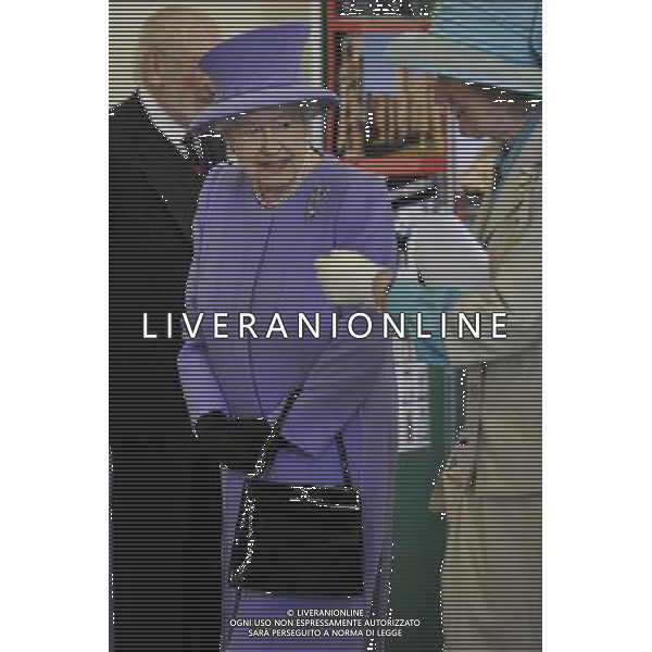 The Queen and the Duke of Edinburgh arrive Crewkerne Town Hall for the second stop of their Somerset tour which is part of her Diamond Jubilee Tour of the UK. /PHOTOSHOT/ALDO LIVERANI SAS . ITALY ONLY -