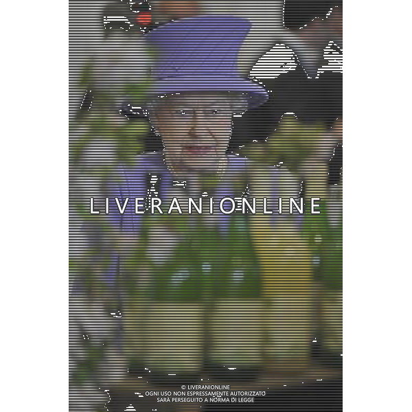 The Queen and the Duke of Edinburgh arrive Crewkerne Town Hall for the second stop of their Somerset tour which is part of her Diamond Jubilee Tour of the UK. /PHOTOSHOT/ALDO LIVERANI SAS . ITALY ONLY -