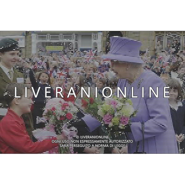 The Queen and the Duke of Edinburgh arrive Crewkerne Town Hall for the second stop of their Somerset tour which is part of her Diamond Jubilee Tour of the UK. /PHOTOSHOT/ALDO LIVERANI SAS . ITALY ONLY -