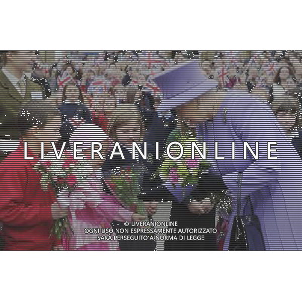The Queen and the Duke of Edinburgh arrive Crewkerne Town Hall for the second stop of their Somerset tour which is part of her Diamond Jubilee Tour of the UK. /PHOTOSHOT/ALDO LIVERANI SAS . ITALY ONLY -