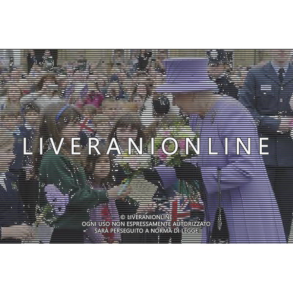 The Queen and the Duke of Edinburgh arrive Crewkerne Town Hall for the second stop of their Somerset tour which is part of her Diamond Jubilee Tour of the UK. /PHOTOSHOT/ALDO LIVERANI SAS . ITALY ONLY -