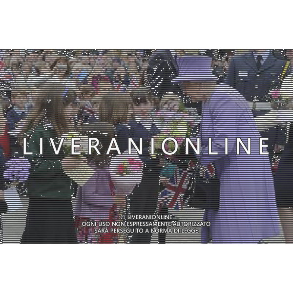 The Queen and the Duke of Edinburgh arrive Crewkerne Town Hall for the second stop of their Somerset tour which is part of her Diamond Jubilee Tour of the UK. /PHOTOSHOT/ALDO LIVERANI SAS . ITALY ONLY -