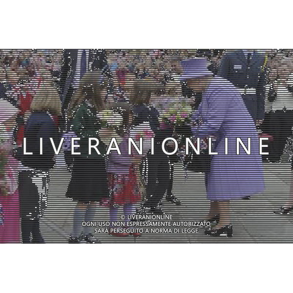 The Queen and the Duke of Edinburgh arrive Crewkerne Town Hall for the second stop of their Somerset tour which is part of her Diamond Jubilee Tour of the UK. /PHOTOSHOT/ALDO LIVERANI SAS . ITALY ONLY -