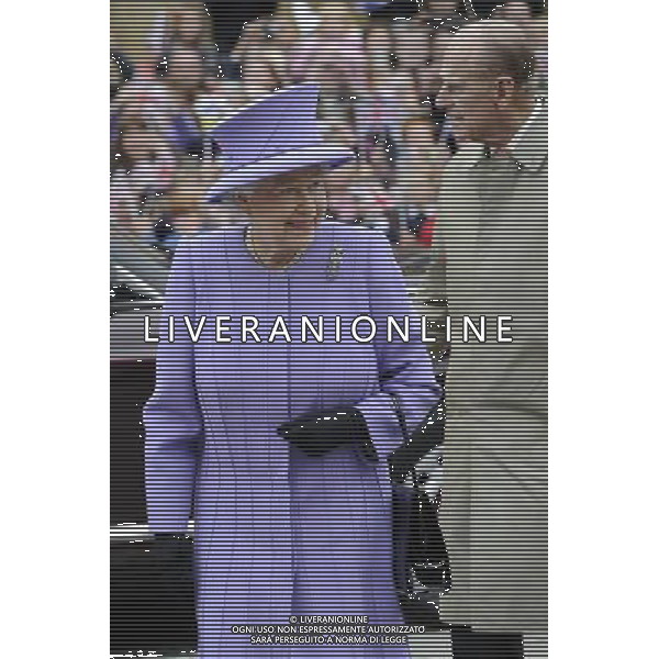 The Queen and the Duke of Edinburgh arrive Crewkerne Town Hall for the second stop of their Somerset tour which is part of her Diamond Jubilee Tour of the UK. /PHOTOSHOT/ALDO LIVERANI SAS . ITALY ONLY -