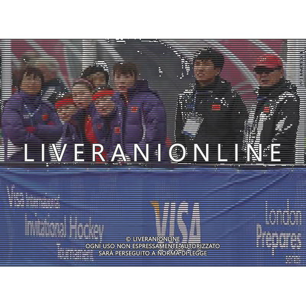 (120505) -- LONDON, May 5, 2012 () -- Kim Sang Ryul (1st R), head coach of China, reacts during the women\'s preliminaries between China and South Korea at the Visa International Invitational Hockey Tournament at Riverbank Arena in the Olympic Park, London, on May 5, 2012. China lost 1-2. (/Wang Lili) AG ALDO LIVERANI S A S ONLY ITALY