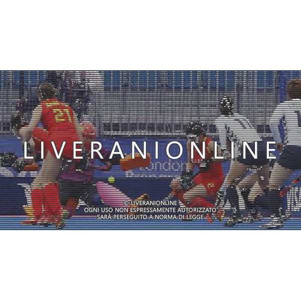 (120505) -- LONDON, May 5, 2012 () -- Zhang Yimeng (3rd L), goalie of China, saves during the women\'s preliminaries between China and South Korea at the Visa International Invitational Hockey Tournament at Riverbank Arena in the Olympic Park, London, on May 5, 2012. China lost 1-2. (/Wang Lili) AG ALDO LIVERANI S A S ONLY ITALY