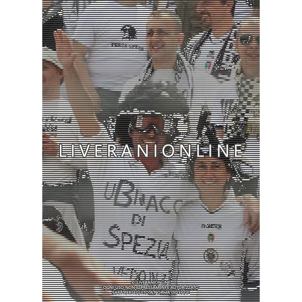 LA SPEZIA 06/05/2012 - SPEZIA VS LATINA - NELLA FOTO: UNT TIFOSO CON UNA CURIOSA MAGLIETTA - FOTO NANDO VESCUSIO / AGENZIA ALDO LIVERANI