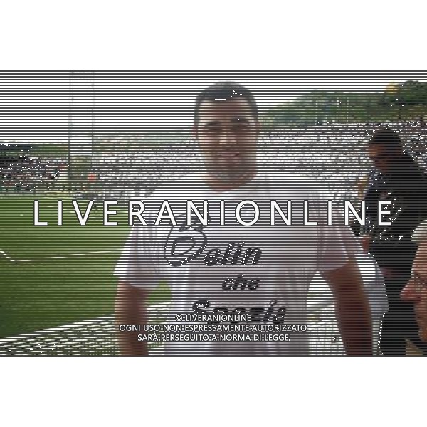 LA SPEZIA 06/05/2012 - SPEZIA VS LATINA - NELLA FOTO: UN TIFOSO CON UNA CURIOSA MAGLIETTA - FOTO NANDO VESCUSIO / AGENZIA ALDO LIVERANI