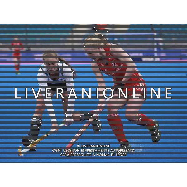 (120506) -- LONDON, May 6, 2012 () -- Susie Gilbert (R) of Britain competes during the women\'s final against Argentina at the Visa International Invitational Hockey Tournament at Riverbank Arena in the Olympic Park, London, Britian, May 6, 2012. Britain won 2-0 to claim the title. (/Xiang Mei) (jyc) ©photoshot/AGENZIA ALDO LIVERANI SAS - ITALY ONLY - Gran Bretagna - Argentina finale Hockey femminile del Torneo Internazionale Visa Invitational all\'Arena Riverbank nel Parco Olimpico, Londra 6 maggio 2012.