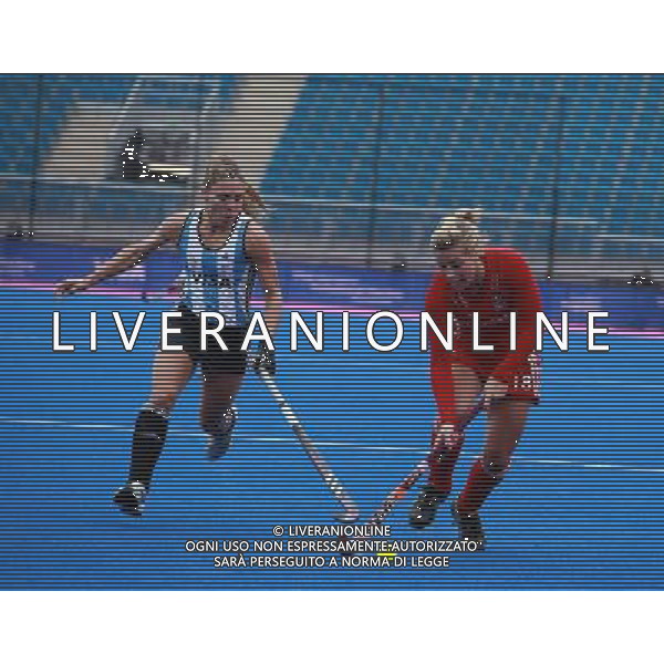(120506) -- LONDON, May 6, 2012 () -- Georgie Twigg (R) of Britain competes during the women\'s final against Argentina at the Visa International Invitational Hockey Tournament at Riverbank Arena in the Olympic Park, London, Britian, May 6, 2012. Britain won 2-0 to claim the title. (/Xiang Mei) (jyc) ©photoshot/AGENZIA ALDO LIVERANI SAS - ITALY ONLY - Gran Bretagna - Argentina finale Hockey femminile del Torneo Internazionale Visa Invitational all\'Arena Riverbank nel Parco Olimpico, Londra 6 maggio 2012.
