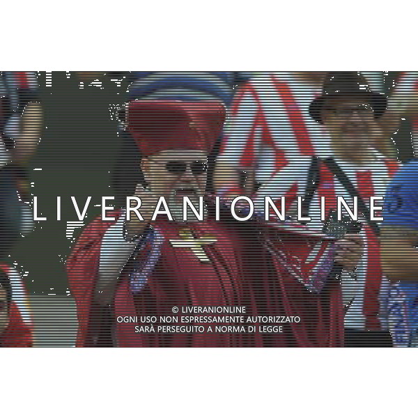 firo Fu§ball,Fussball, 09.05.2012 EL, UEFA Europa League Finale, Finale 2012, Final, Bukarest 2012, Saison 2011/2012 Atletico Madrid - Atletic Bilbao 3:0 Feature, Atletico Madrid Fan, Geistlicher Beistand, Witz, Humor $worldrightsEs gelten unsere AGB, einsehbar auf www.firosportphoto.de copyright by firo sportphoto: Coesfelder Stra§e 207Ê 48249 D † L M E N (Duelmen) www.firosportphoto.de mail@firosportphoto.de (V o l k s b a n k B o c h u m - W i t t e n ) BLZ.: 430 601 29 Kt. Nr.: 341 117 100 Tel:Ê 02594-9916004 Fax:Ê 02594-9916005 BUCAREST_FINALE EUROPA LEGUE Atletico Madrid-Athletic Bilbao AG ALDO LIVERANI SAS - ITALY ONLY -