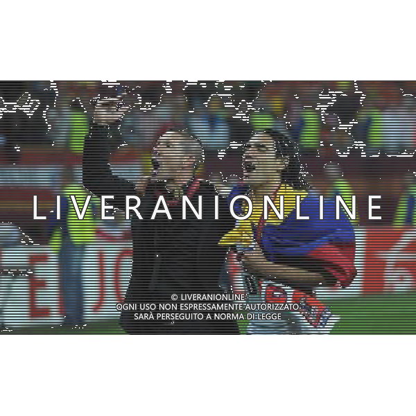 firo Fu§ball,Fussball, 09.05.2012 EL, UEFA Europa League Finale, Finale 2012, Final, Bukarest 2012, Saison 2011/2012 Atletico Madrid - Atletic Bilbao 3:0 Winner Sieger UEFA LEAGUE FINALE 2012 Atletico Madrid, links Diego Simeone, Coach Trainer, Atletico Madrid jubelt mit Falcao, Atletico Madrid, Jubel, Freude, feiern mit den Fans $worldrightsEs gelten unsere AGB, einsehbar auf www.firosportphoto.de copyright by firo sportphoto: Coesfelder Stra§e 207Ê 48249 D † L M E N (Duelmen) www.firosportphoto.de mail@firosportphoto.de (V o l k s b a n k B o c h u m - W i t t e n ) BLZ.: 430 601 29 Kt. Nr.: 341 117 100 Tel:Ê 02594-9916004 Fax:Ê 02594-9916005 BUCAREST_FINALE EUROPA LEGUE Atletico Madrid-Athletic Bilbao AG ALDO LIVERANI SAS - ITALY ONLY -