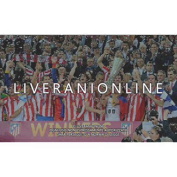 firo Fu§ball,Fussball, 09.05.2012 EL, UEFA Europa League Finale, Finale 2012, Final, Bukarest 2012, Saison 2011/2012 Atletico Madrid - Atletic Bilbao 3:0 Winner Sieger UEFA LEAGUE FINALE 2012 Atletico Madrid, Falcao, Atletico Madrid mit Pokal, Mannschaft von Atletico prŠsentiert den Pokal, Sieger, Jubel, Freude $worldrightsEs gelten unsere AGB, einsehbar auf www.firosportphoto.de copyright by firo sportphoto: Coesfelder Stra§e 207Ê 48249 D † L M E N (Duelmen) www.firosportphoto.de mail@firosportphoto.de (V o l k s b a n k B o c h u m - W i t t e n ) BLZ.: 430 601 29 Kt. Nr.: 341 117 100 Tel:Ê 02594-9916004 Fax:Ê 02594-9916005 BUCAREST_FINALE EUROPA LEGUE Atletico Madrid-Athletic Bilbao AG ALDO LIVERANI SAS - ITALY ONLY -